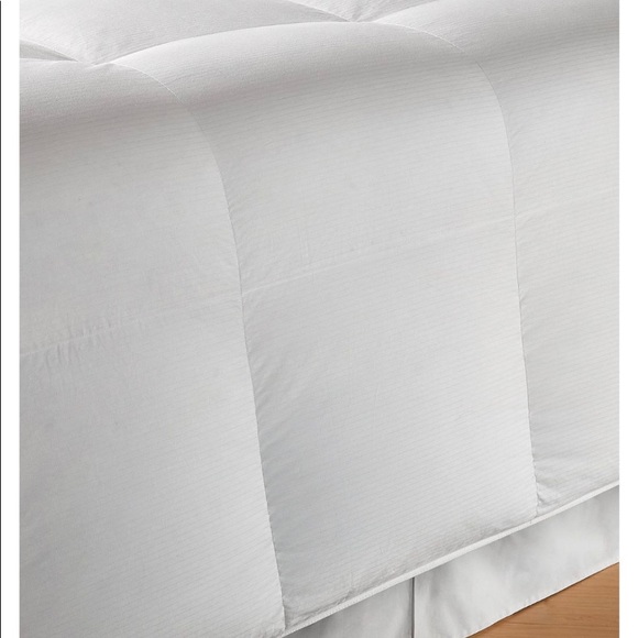 - Hotel Collection Goose down comforter medium Weight queen - Picture 6 of 7
